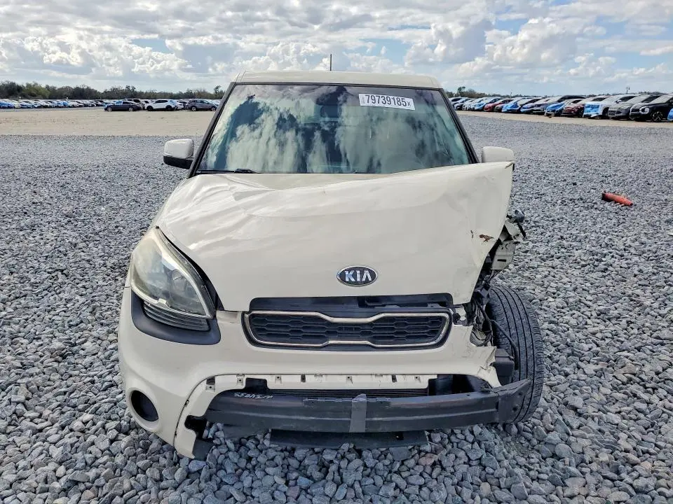 2013 KIA SOUL +  