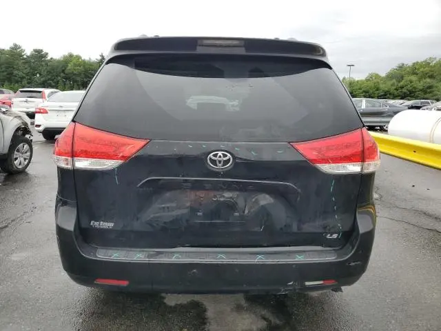 2013 TOYOTA SIENNA LE  