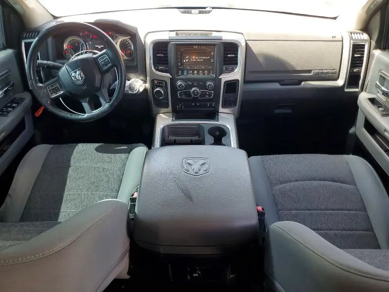 2016 RAM 1500 SLT  