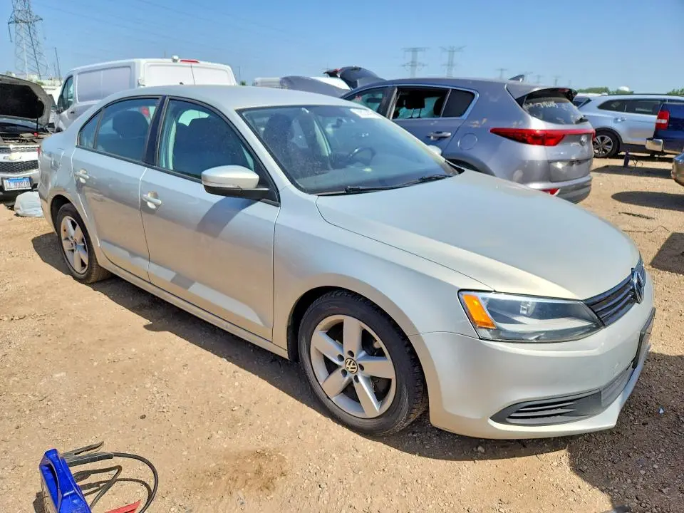 2011 VOLKSWAGEN JETTA SE  