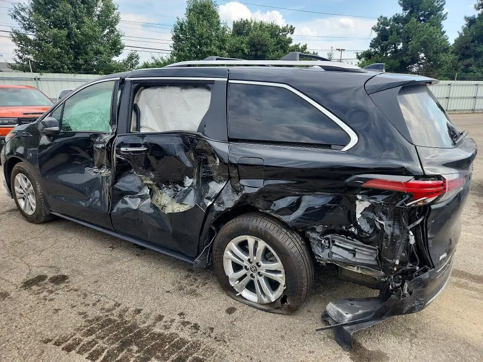 2022 TOYOTA SIENNA PLATINUM 7-PASSENGER  
