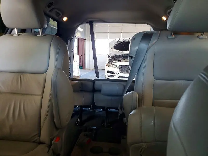 2019 TOYOTA SIENNA XLE  