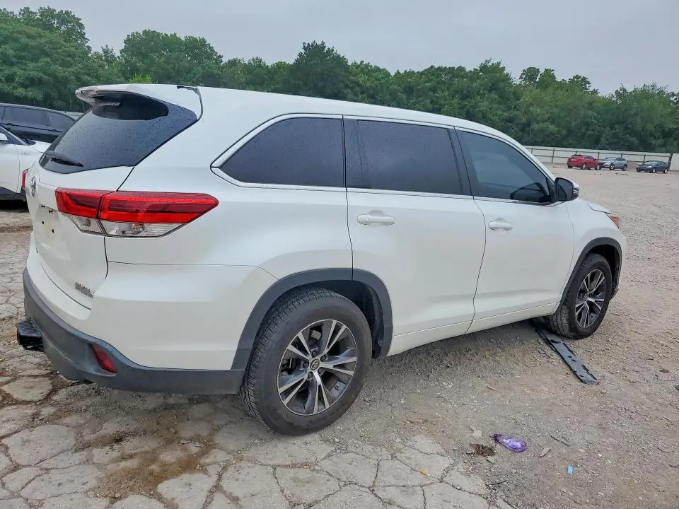 2017 TOYOTA HIGHLANDER LE  