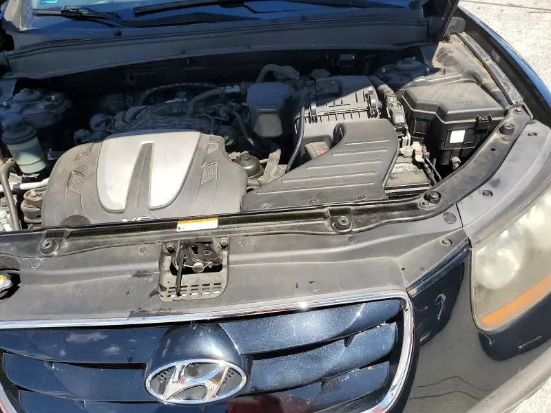 2011 HYUNDAI SANTA FE SE  