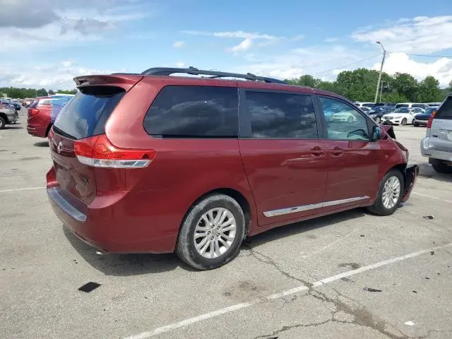2012 TOYOTA SIENNA XLE