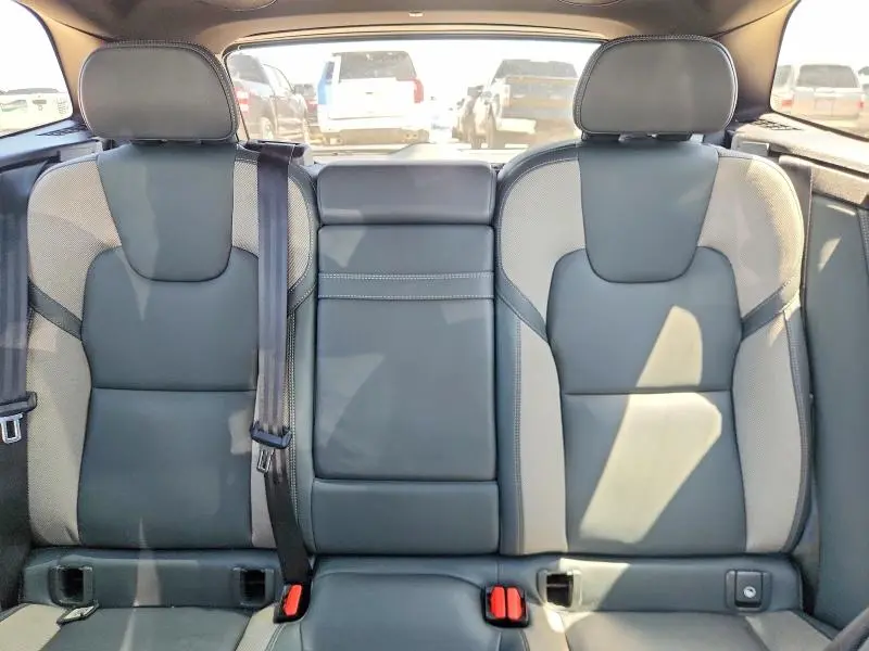 2022 VOLVO XC60 B6 R-DESIGN  