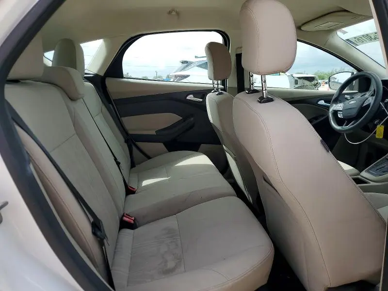 2015 FORD FOCUS SE  