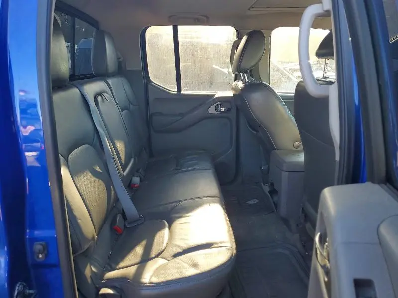 2014 NISSAN FRONTIER SL  