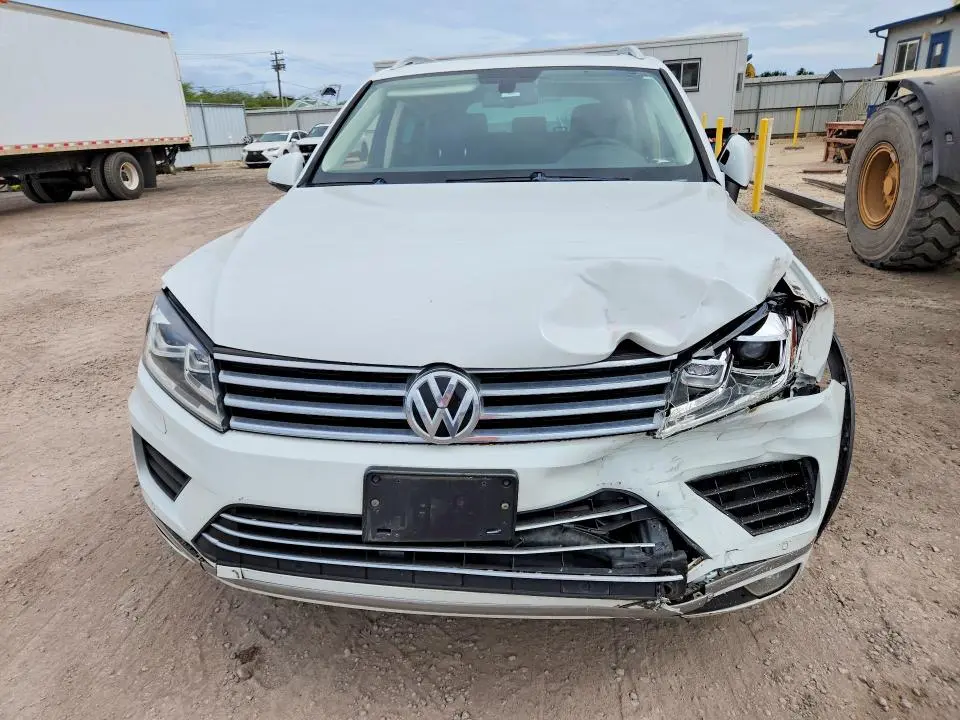 2015 VOLKSWAGEN TOUAREG V6  