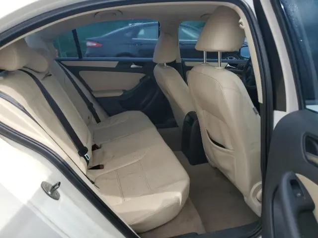 2011 VOLKSWAGEN JETTA SE  