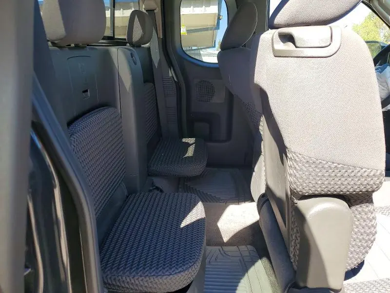 2010 NISSAN FRONTIER SE V6  