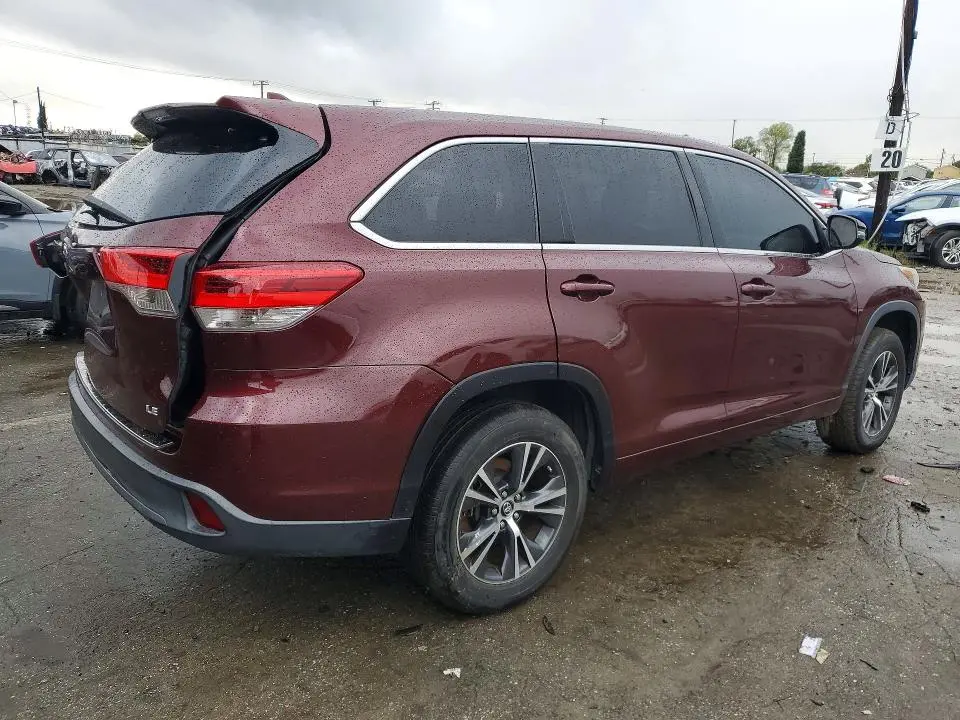 2017 TOYOTA HIGHLANDER LE  
