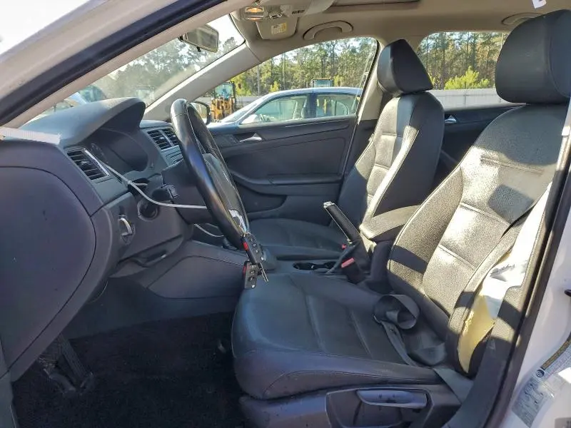 2011 VOLKSWAGEN JETTA SE  