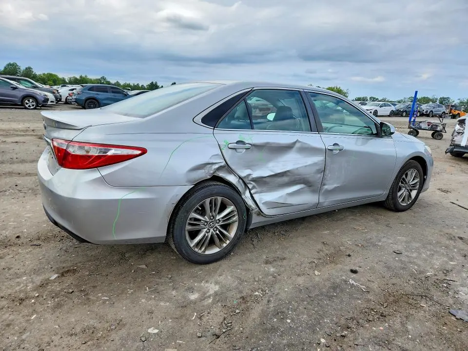 2016 TOYOTA CAMRY SE  