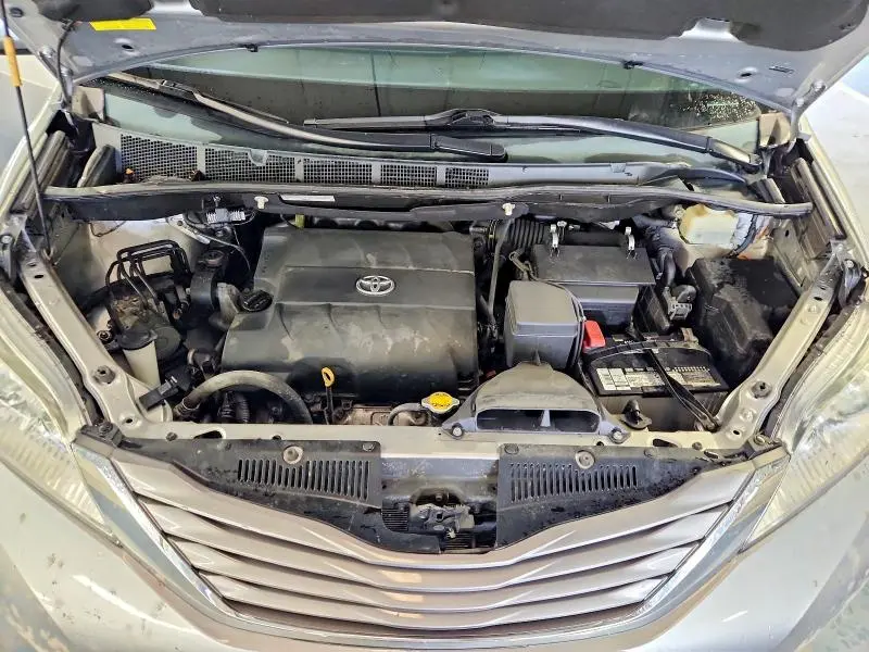 2015 TOYOTA SIENNA XLE 8-PASSENGER  