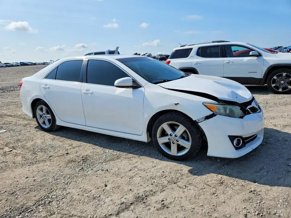 2013 TOYOTA CAMRY SE  