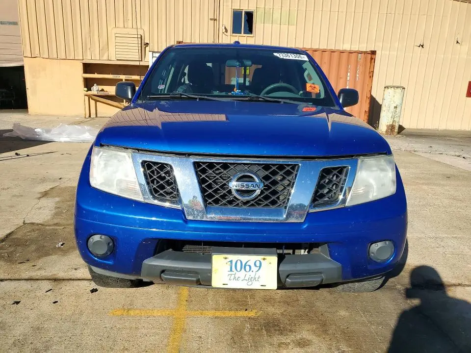 2015 NISSAN FRONTIER SV  