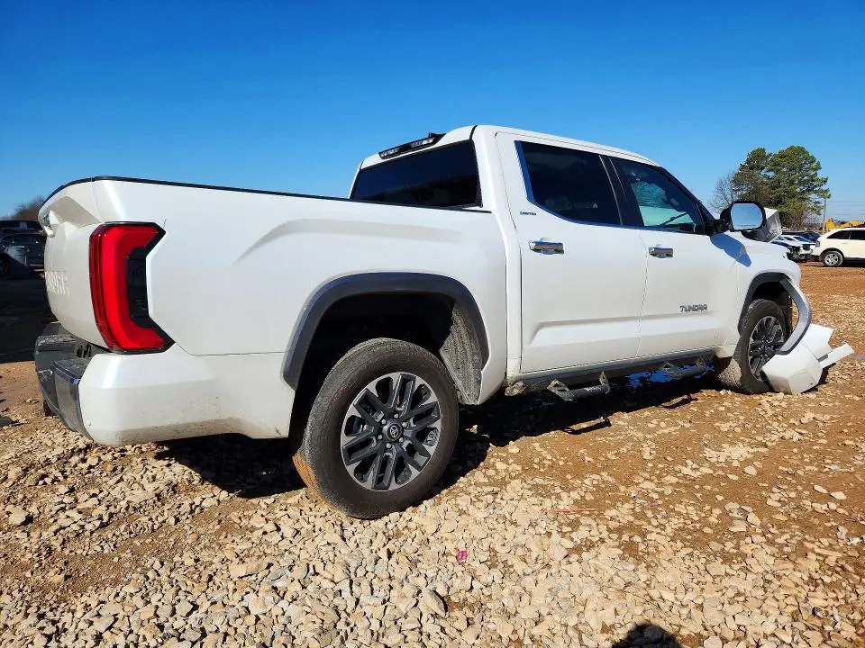 2025 TOYOTA TUNDRA CREWMAX LIMITED  
