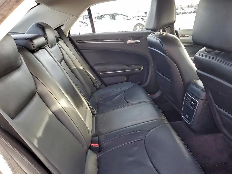 2016 CHRYSLER 300 LIMITED  