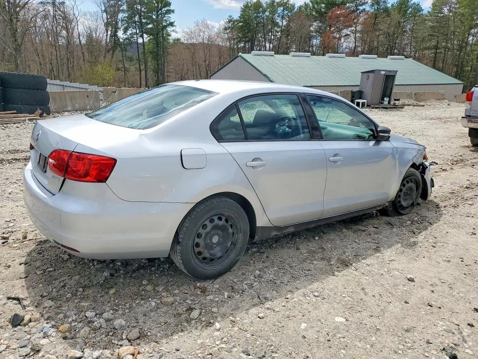 2011 VOLKSWAGEN JETTA SE  