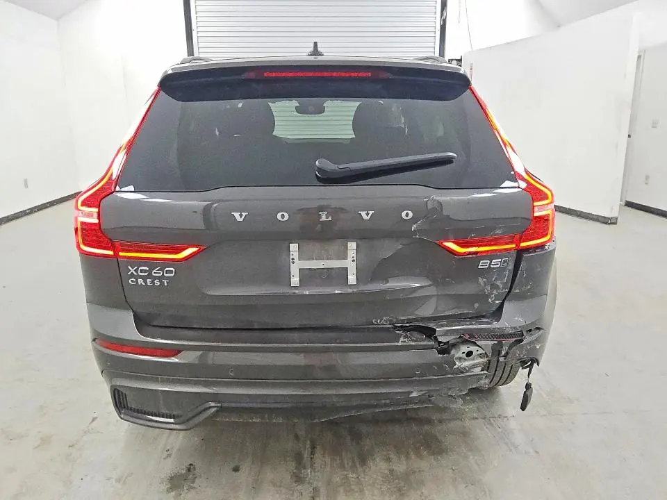 2025 VOLVO XC60 CORE  