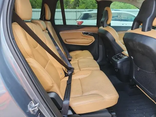 2016 VOLVO XC90 T6  