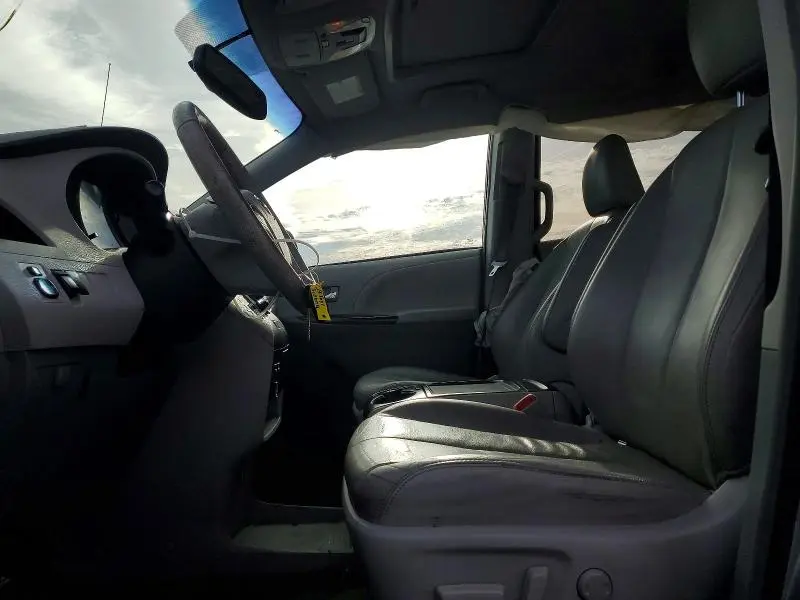 2013 TOYOTA SIENNA XLE 8-PASSENGER  