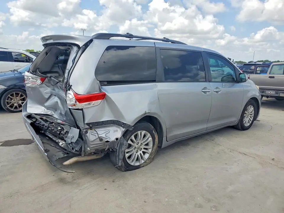 2011 TOYOTA SIENNA XLE 8-PASSENGER  