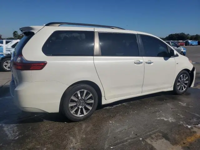 2020 TOYOTA SIENNA XLE 7-PASSENGER  