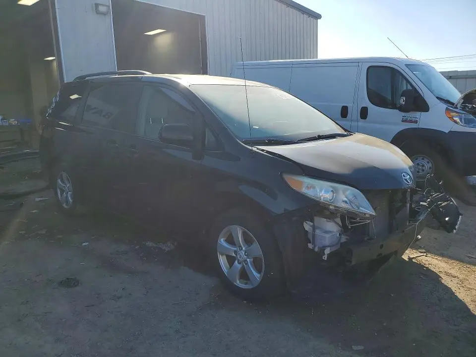 2012 TOYOTA SIENNA LE 8-PASSENGER  