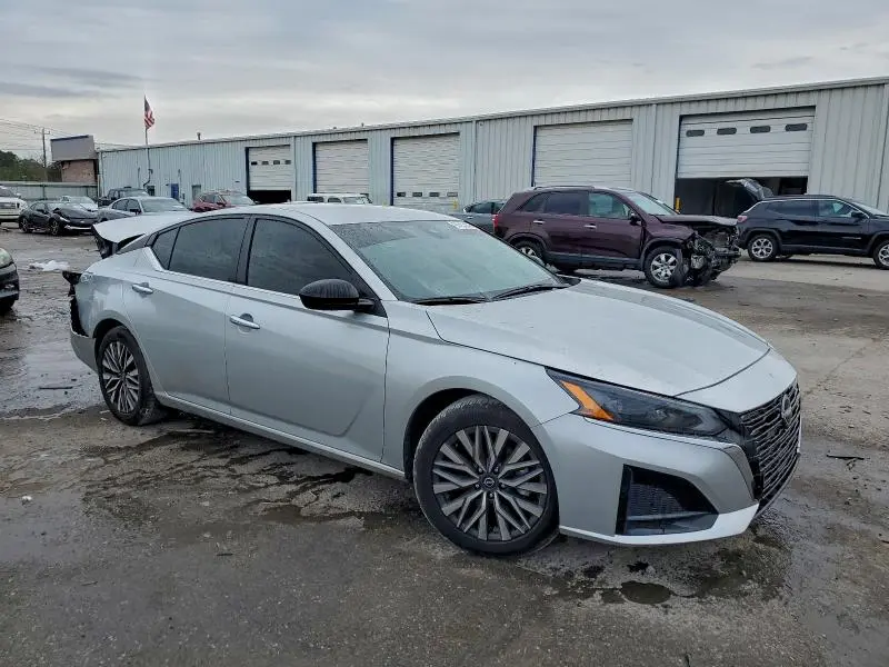 2024 NISSAN ALTIMA SV  