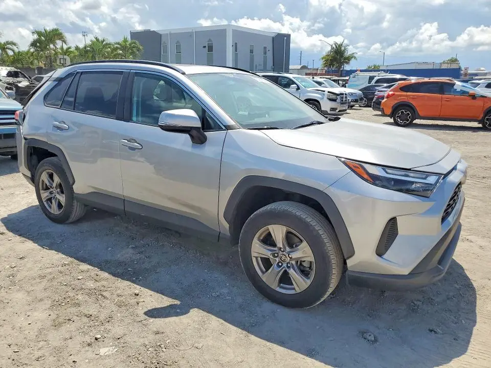 2023 TOYOTA RAV4 XLE  