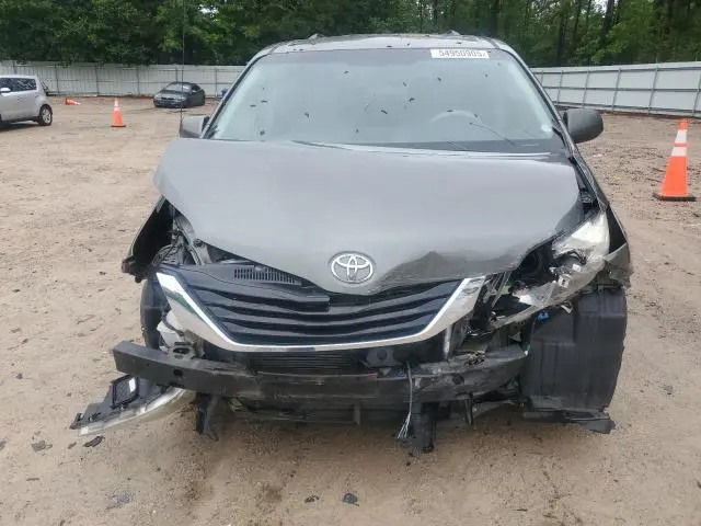 2013 TOYOTA SIENNA LE  