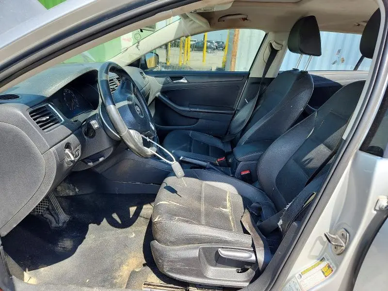 2011 VOLKSWAGEN JETTA SE  