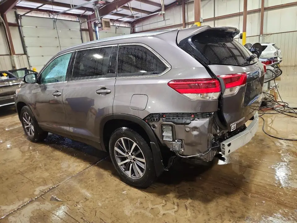 2019 TOYOTA HIGHLANDER XLE  