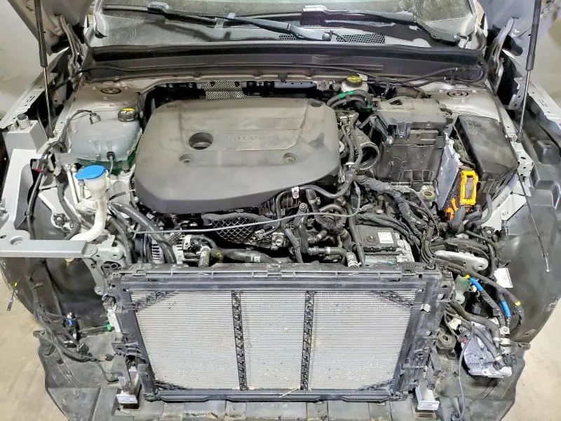 2025 VOLVO XC40 PLUS  