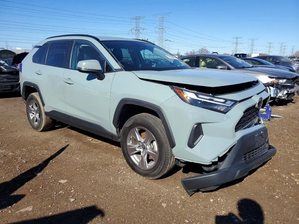 2022 TOYOTA RAV4 XLE  