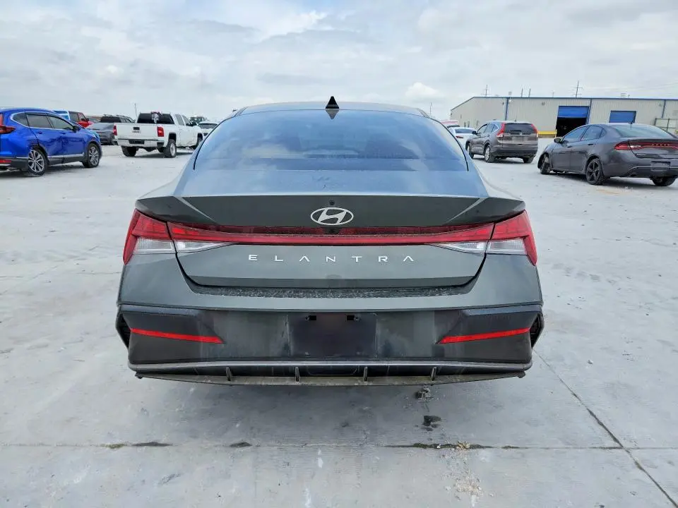 2024 HYUNDAI ELANTRA SEL  