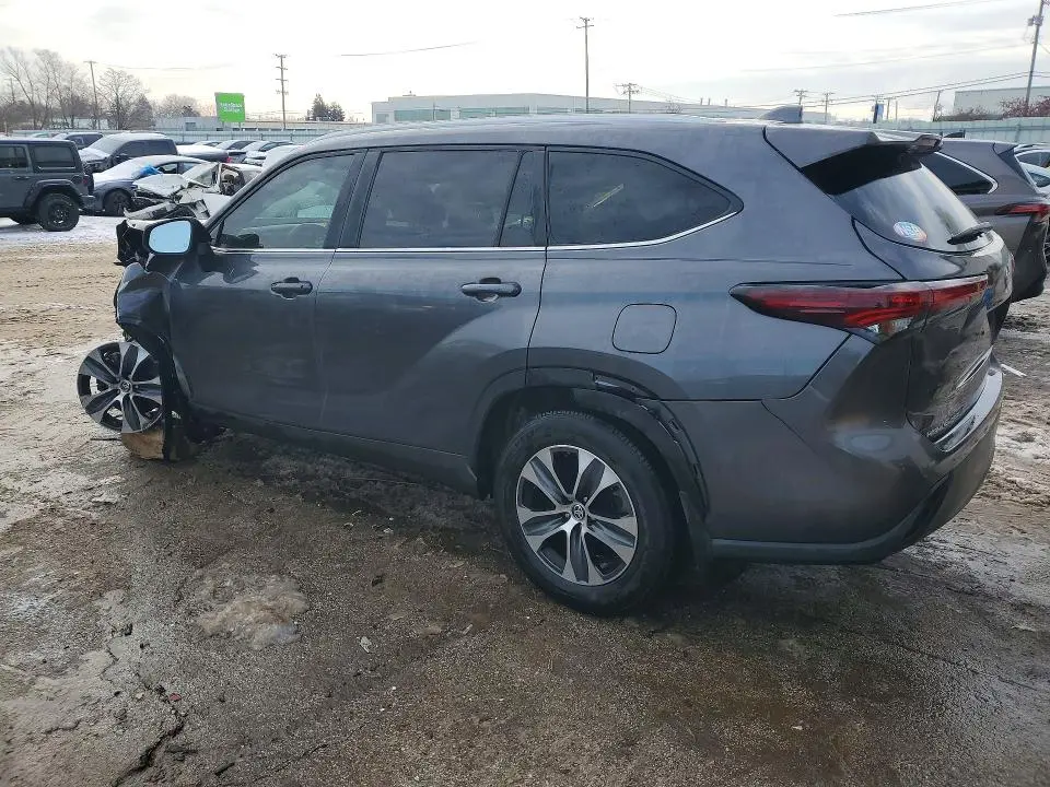 2024 TOYOTA HIGHLANDER LE  