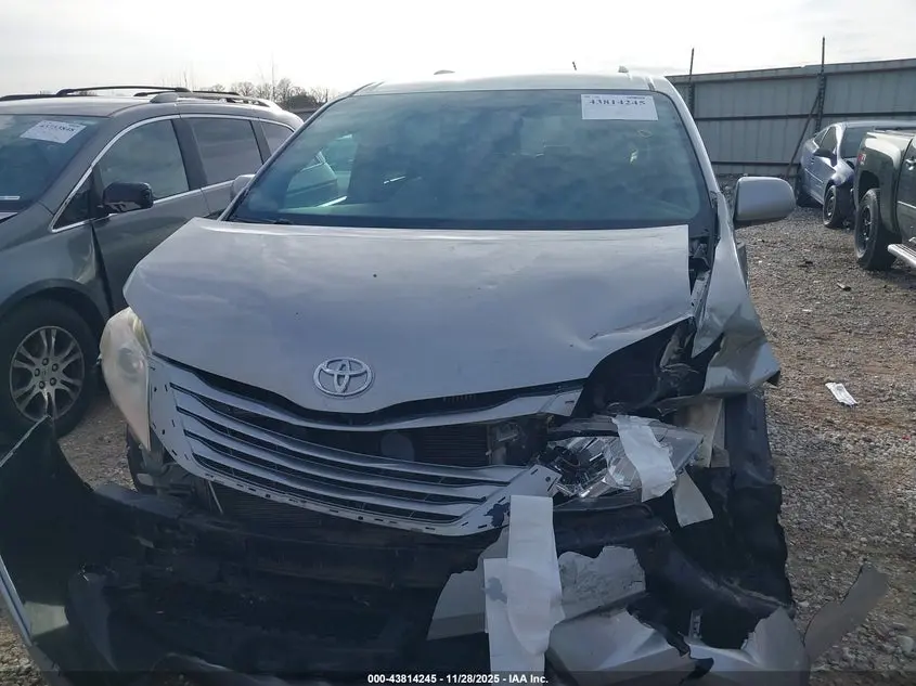 2015 TOYOTA SIENNA LE 8 PASSENGER