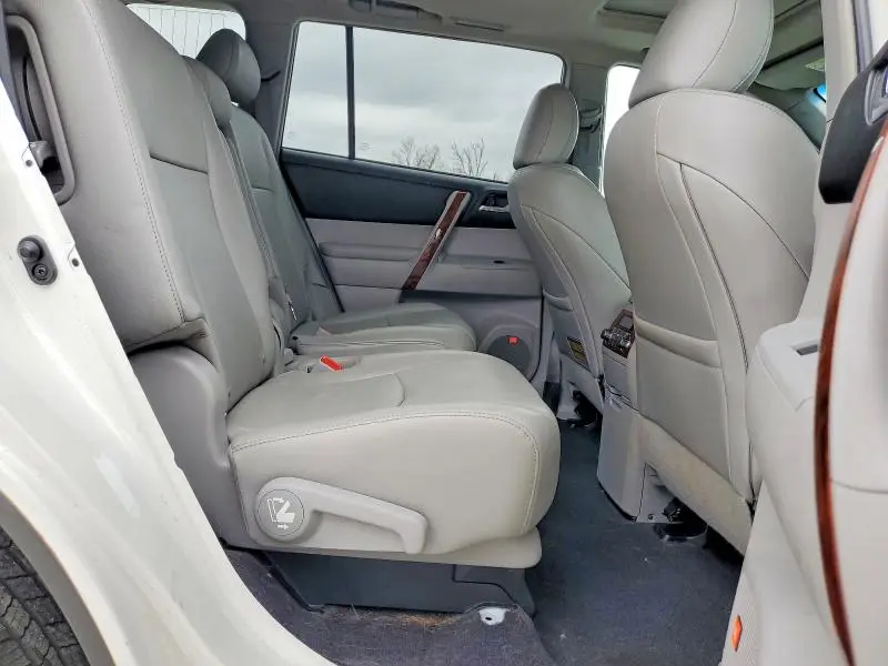 2013 TOYOTA HIGHLANDER LIMITED  