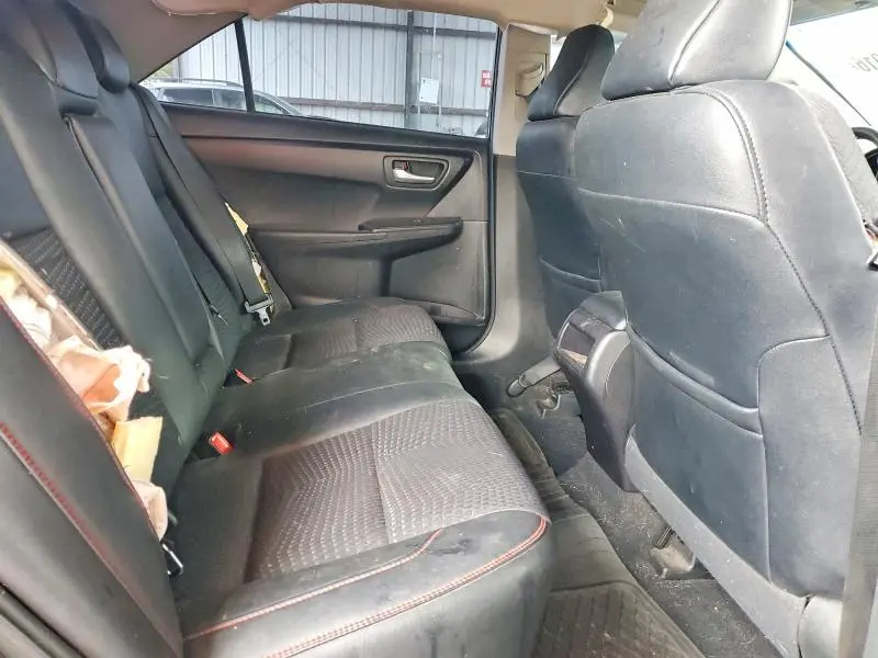 2015 TOYOTA CAMRY SE  