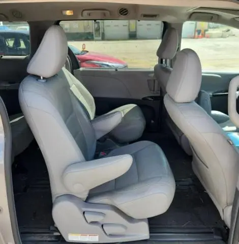 2015 TOYOTA SIENNA XLE  