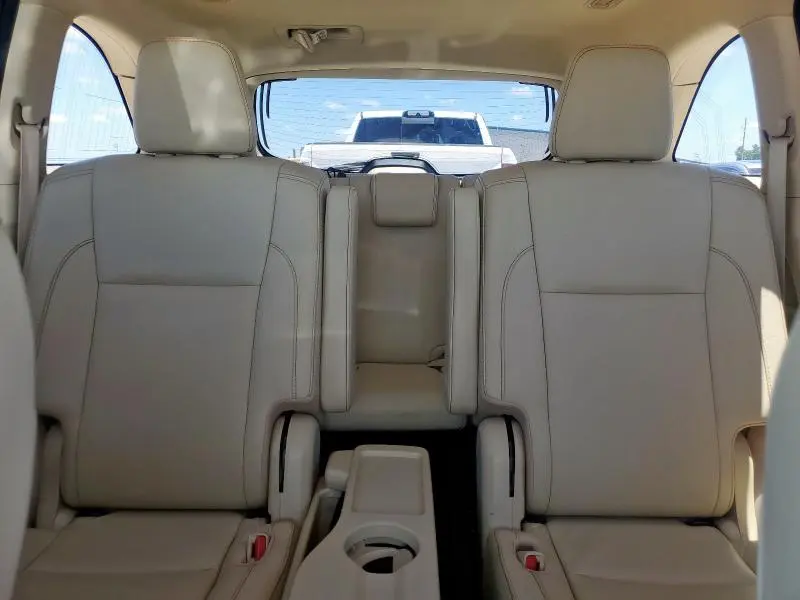 2017 TOYOTA HIGHLANDER SE  