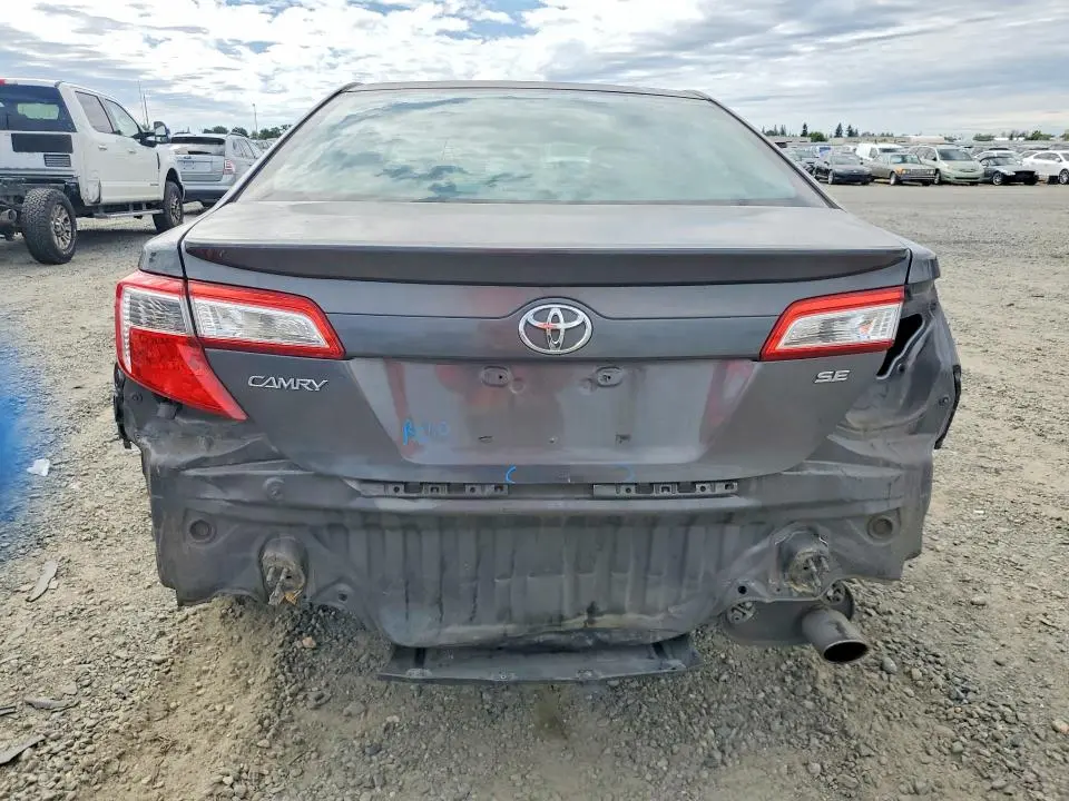 2014 TOYOTA CAMRY SE  