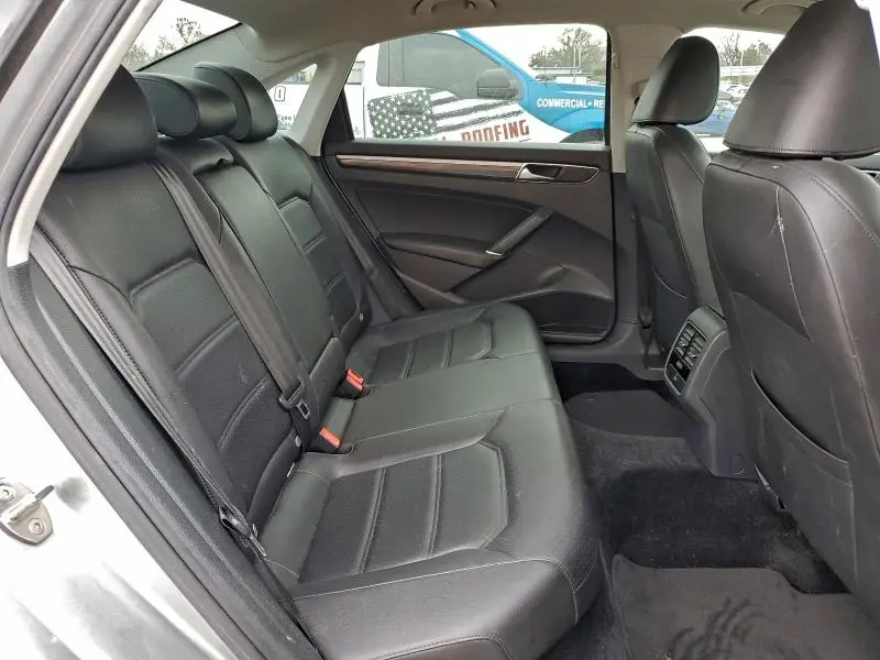 2018 VOLKSWAGEN PASSAT SE  