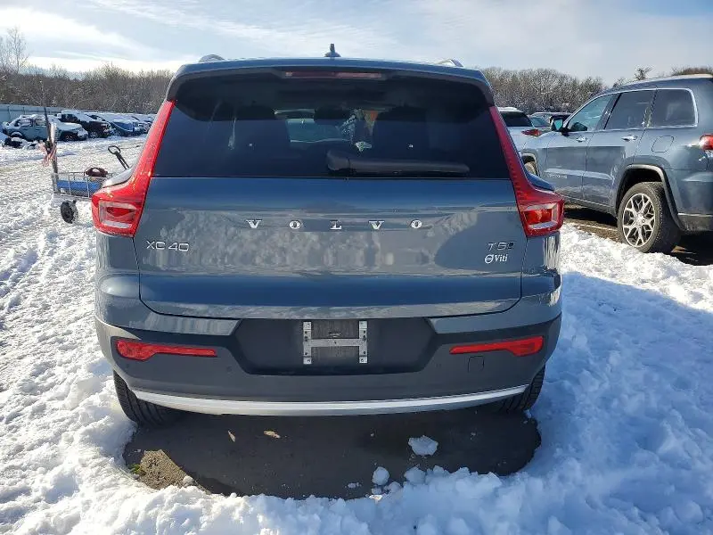 2020 VOLVO XC40 T5 MOMENTUM  