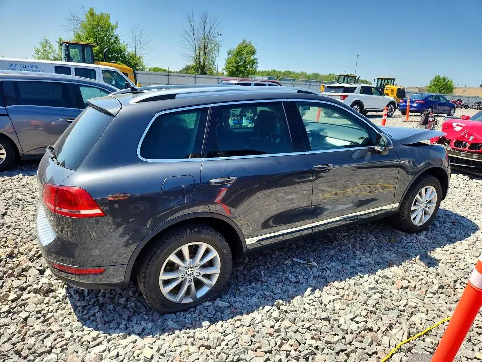 2013 VOLKSWAGEN TOUAREG V6  