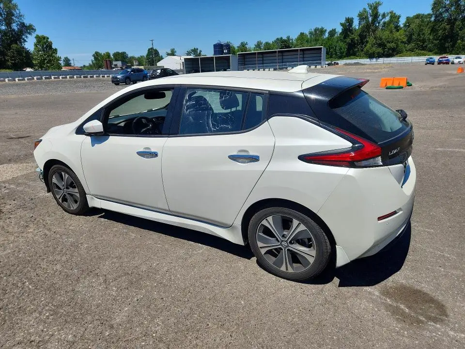 2020 NISSAN LEAF SV  