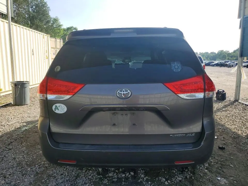 2013 TOYOTA SIENNA XLE 8-PASSENGER  